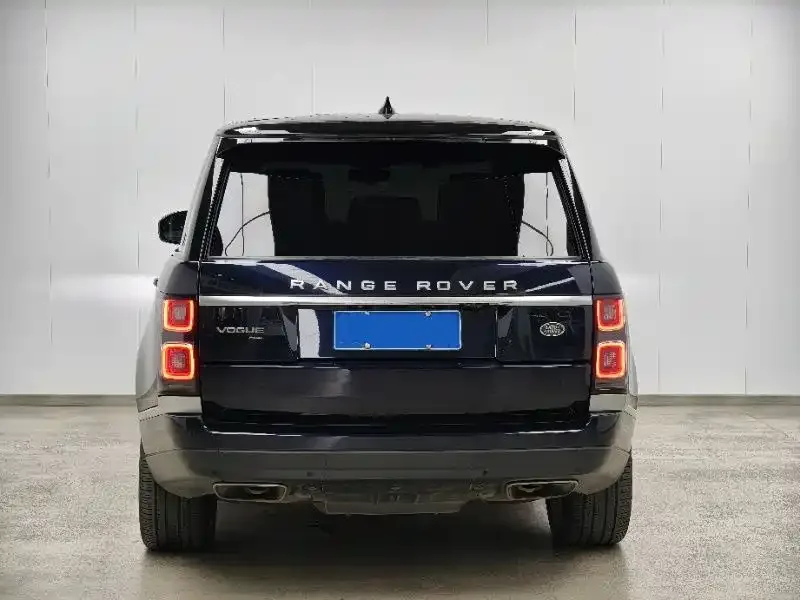 Land Rover Range Rover Range Rover 2022 3.0 L6 400PS Legendary Extended Classic Edition 2022 — миниатюра 5