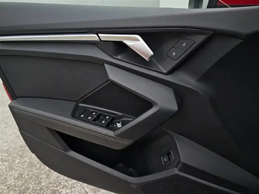 Audi A3 2023 A3L Limousine 35 TFSI Fashion Sports 2023 — миниатюра 2