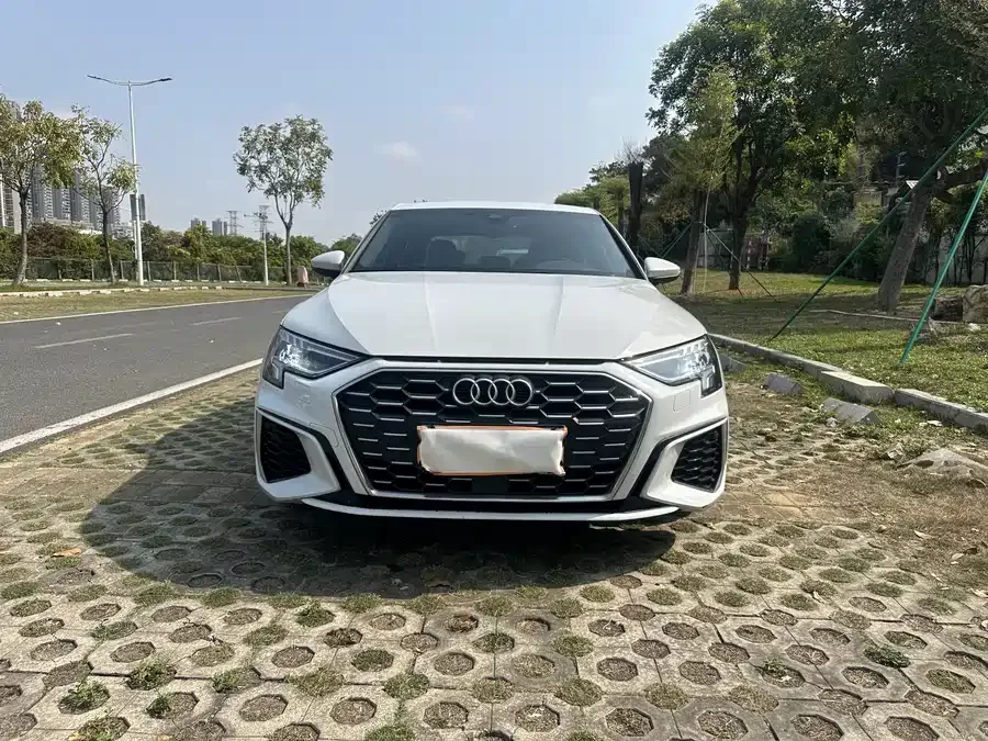 Audi A3 2023 A3L Limousine 35 TFSI aggressive and sporty 2023 — миниатюра 2