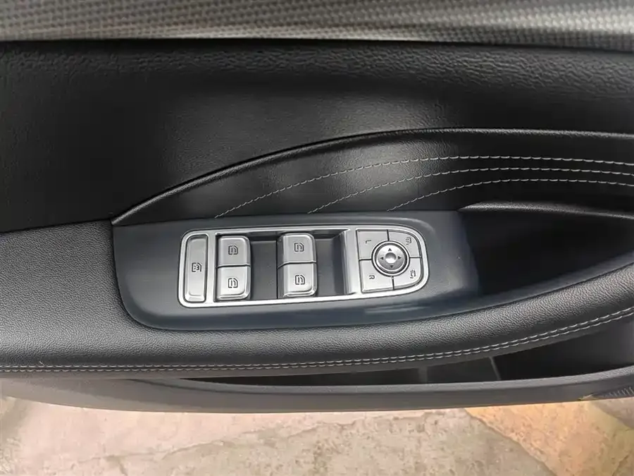 Hongqi H5 Hongqi H5 2023 1.5T DCT Zhilian Qiyue Edition 2023 — миниатюра 3