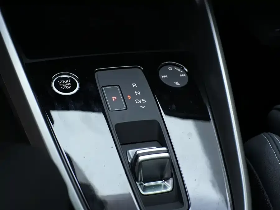 Audi A3 2023 facelift A3L Limousine 35 TFSI stylish and sporty 2023 — миниатюра 3