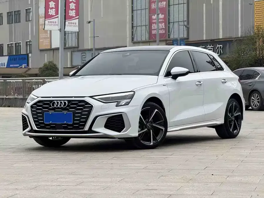 Audi A3 2023 Sportback 35 TFSI stylish and sporty 2023 — фото 1, купить с доставкой в Москву