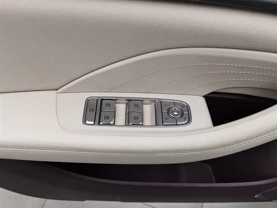 Hongqi H5 Hongqi H5 2023 2.0T Automatic Intelligent Connection Flagship Edition 2022 — миниатюра 3