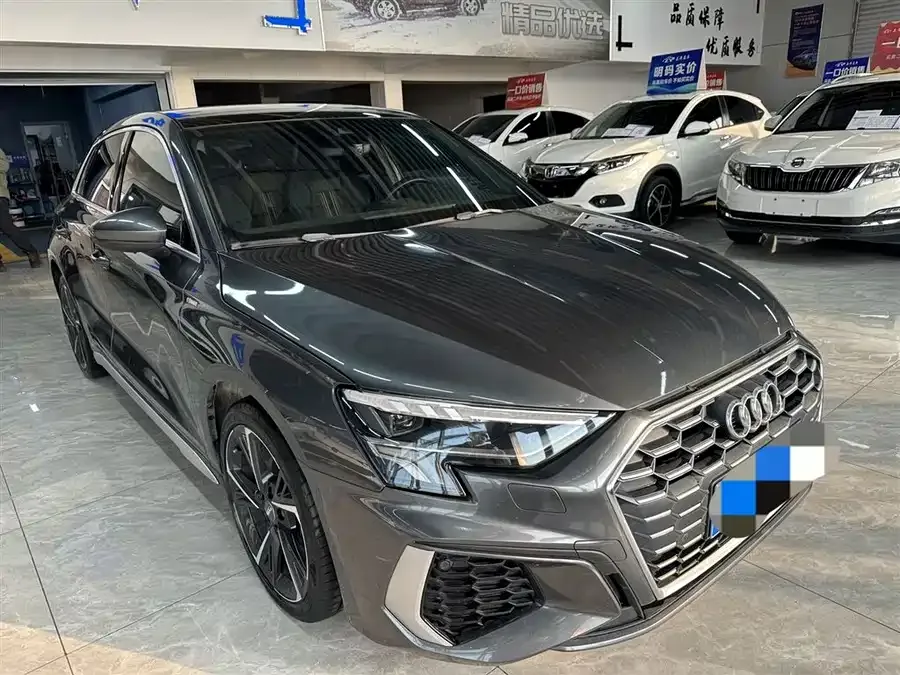 Audi A3 2021 Sportback 35 TFSI stylish and sporty 2022 — миниатюра 3