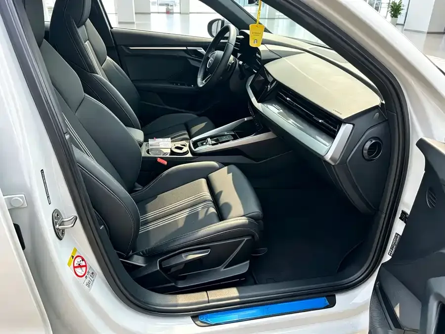 Audi A3 2022 A3L Limousine 35 TFSI Enterprising and Elegant Model 2023 — миниатюра 5