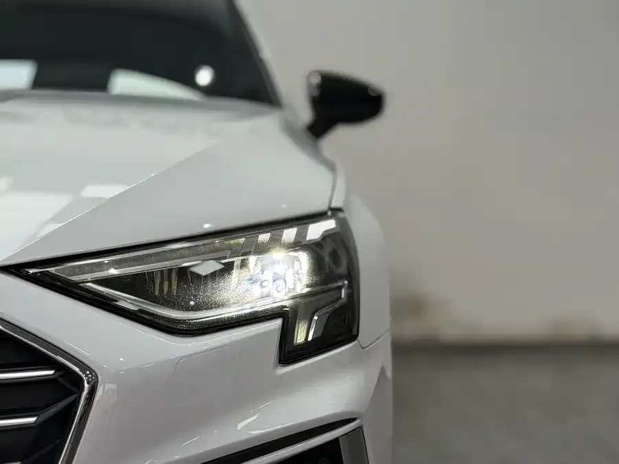 Audi A3 2021 Sportback 35 TFSI stylish and sporty 2022 — миниатюра 4