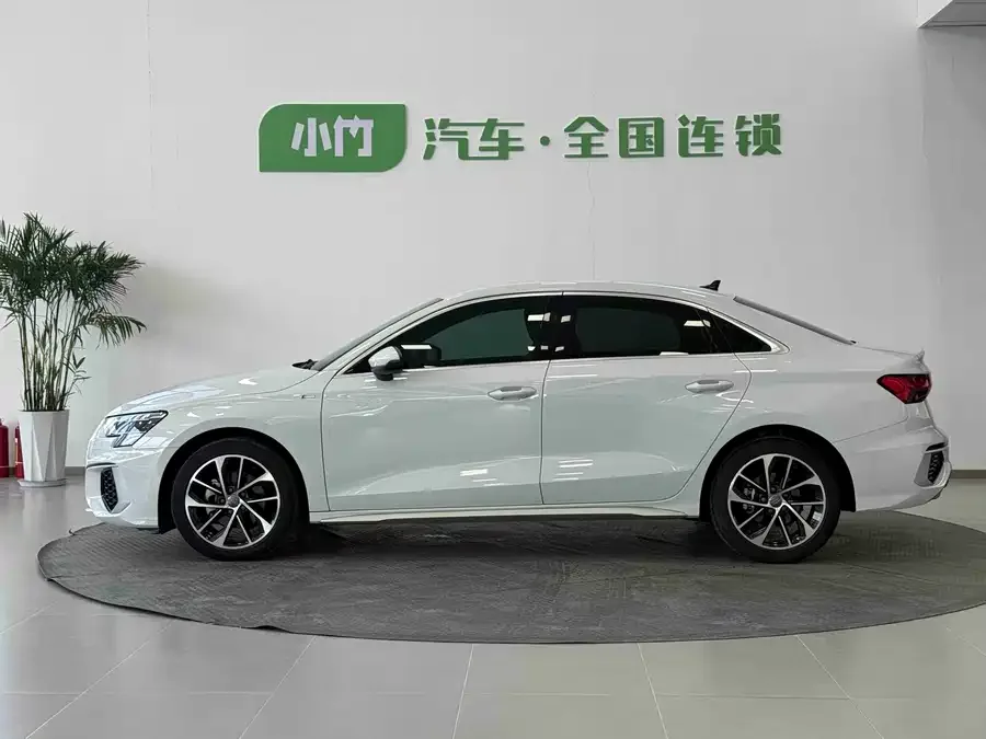 Audi A3 2022 A3L Limousine 35 TFSI aggressive and sporty 2022 — миниатюра 3