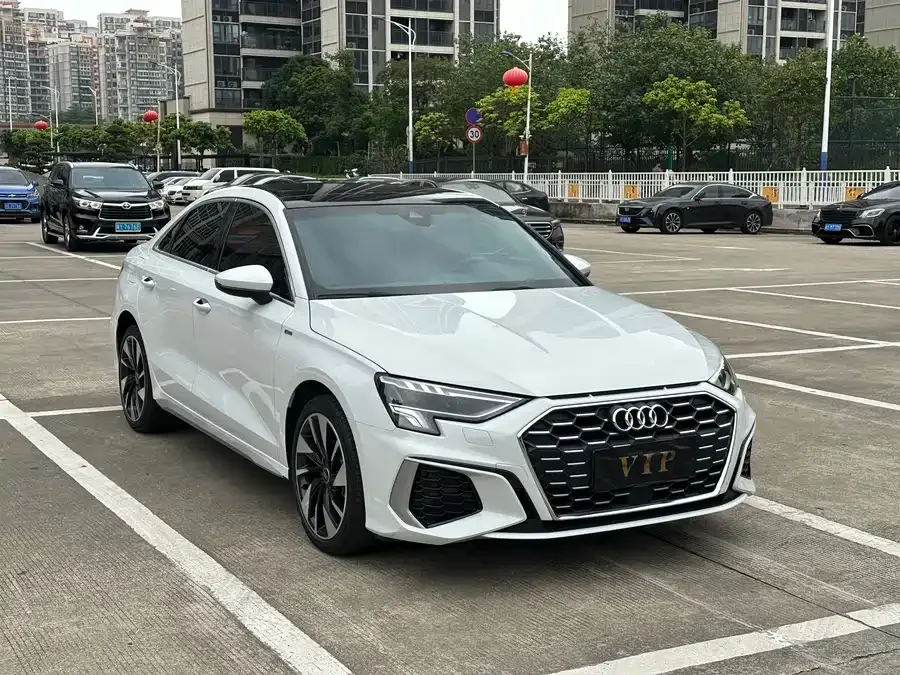 Audi A3 2023 A3L Limousine 35 TFSI Fashion Sports 2023 — миниатюра 3