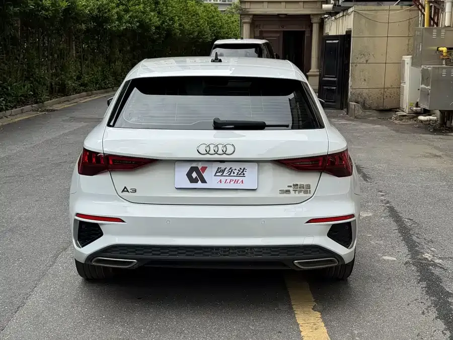 Audi A3 2021 Sportback 35 TFSI Enterprising and Elegant Model 2022 — миниатюра 2
