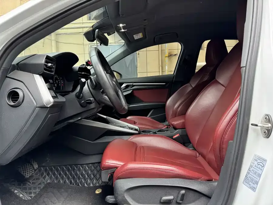 Audi A3 2021 Sportback 35 TFSI Enterprising and Elegant Model 2022 — миниатюра 4