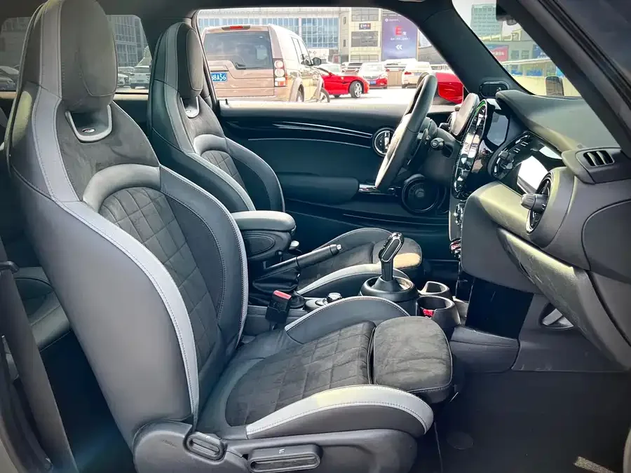 MINI JCW MINI JCW 2022 facelift 2.0T JOHN COOPER WORKS ALL-IN 2022 — миниатюра 4