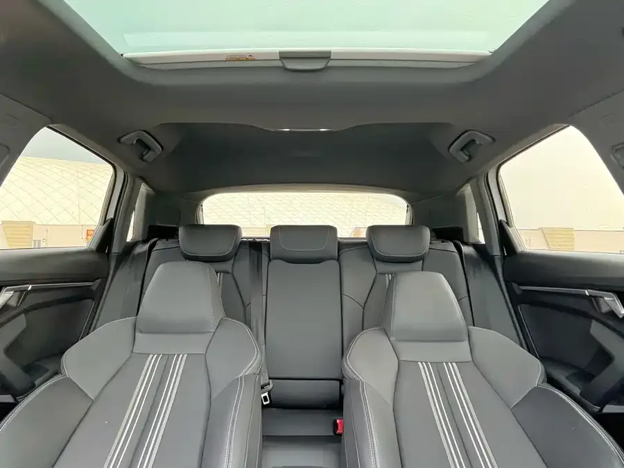 Audi A3 2023 Sportback 35 TFSI stylish and sporty 2023 — миниатюра 5