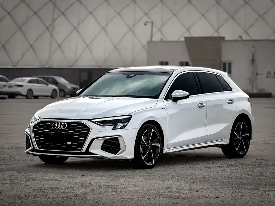 Audi A3 2023 Sportback 35 TFSI stylish and sporty 2023 — фото 1, купить с доставкой в Москву