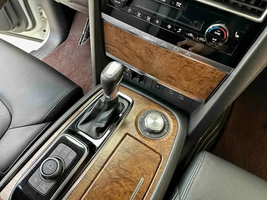 Nissan Patrol Patrol 2023 ARMADA 5.6L Invincible Armada Platinum Edition 2023 — миниатюра 4