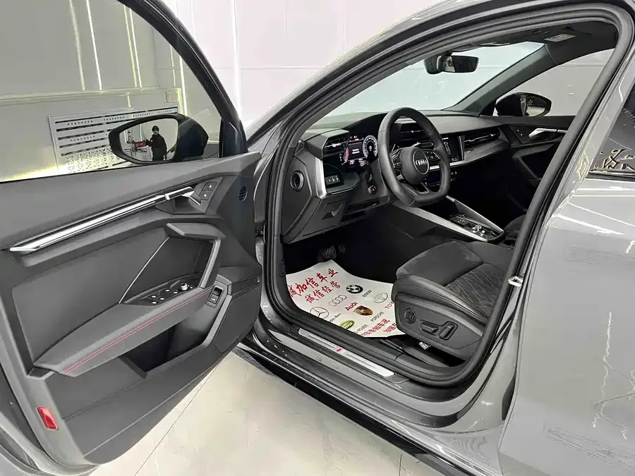 Audi A3 2021 Sportback 35 TFSI Luxury Sports Edition 2022 — миниатюра 4