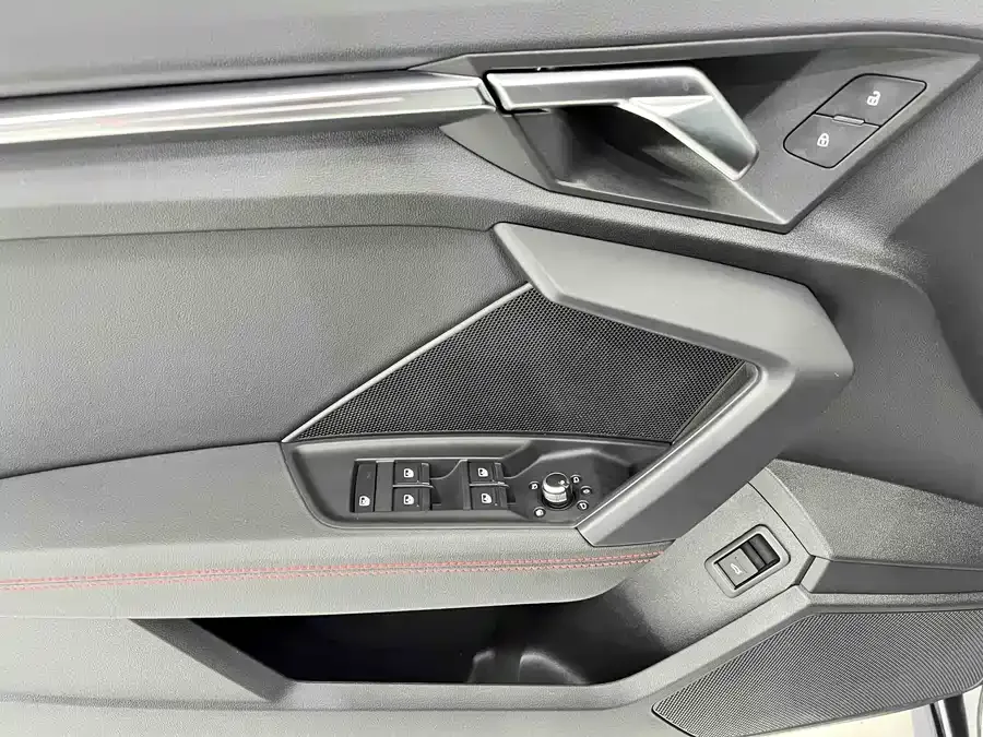 Audi A3 2021 Sportback 35 TFSI Luxury Sports Edition 2022 — миниатюра 5