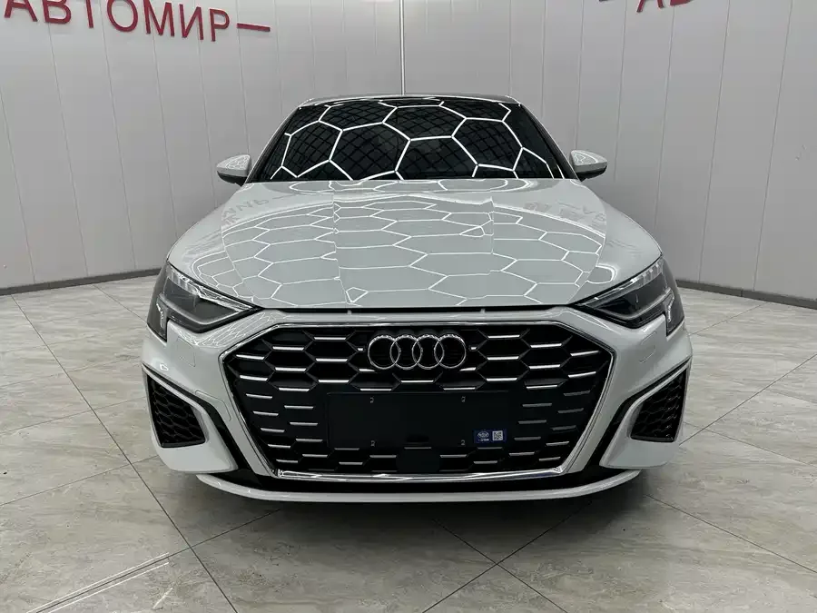 Audi A3 2022 Sportback 35 TFSI stylish and sporty 2022 — миниатюра 3