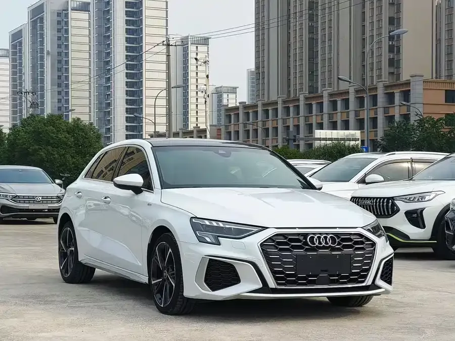 Audi A3 2022 Sportback 35 TFSI stylish and sporty 2022 — миниатюра 3