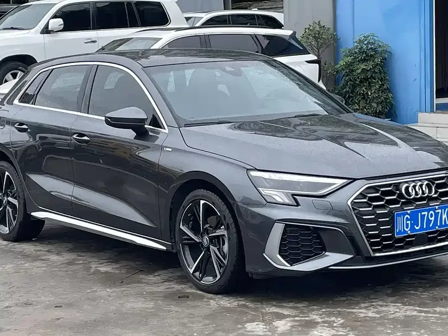 Audi A3 2022 Sportback 35 TFSI stylish and sporty 2022 — миниатюра 3