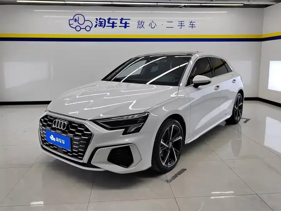 Audi A3 2024 Sportback 35 TFSI stylish and sporty 2024 — фото 1, купить с доставкой в Москву