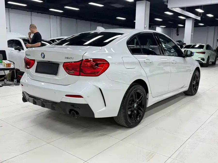 BMW 1 series BMW 1 Series 2022 120i M Sport Night Edition 2022 — миниатюра 2