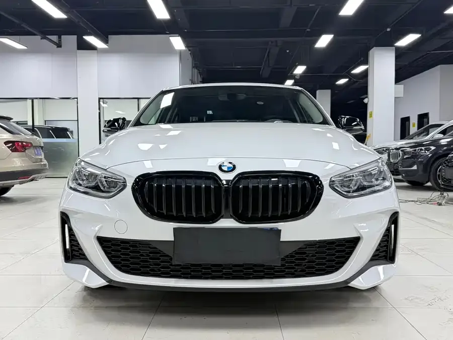 BMW 1 series BMW 1 Series 2022 120i M Sport Night Edition 2022 — миниатюра 3