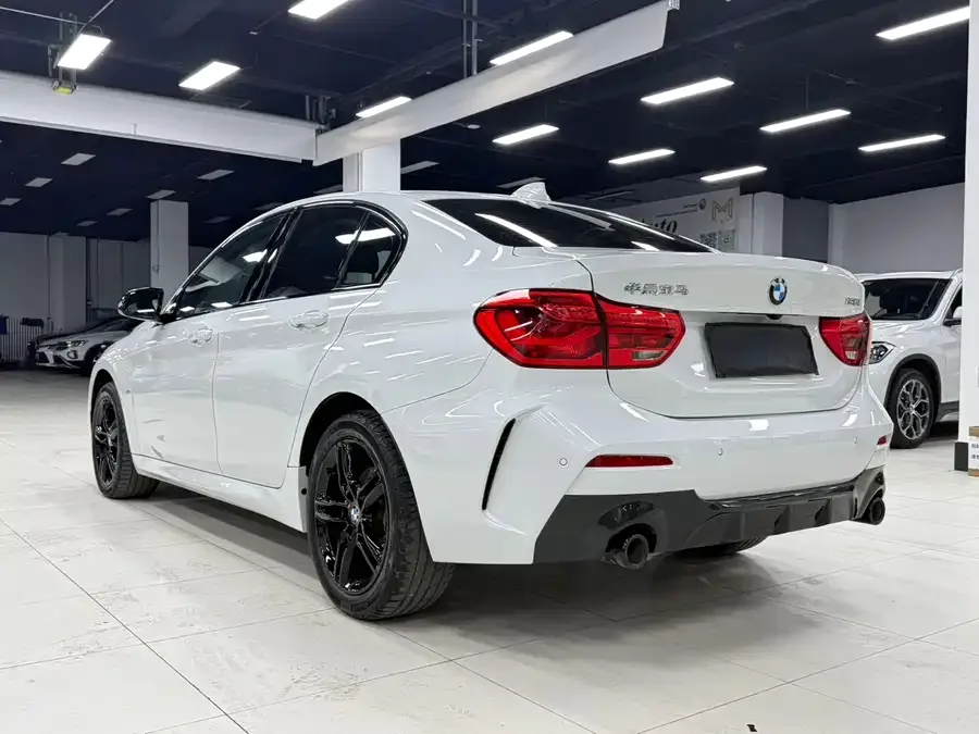 BMW 1 series BMW 1 Series 2022 120i M Sport Night Edition 2022 — миниатюра 4