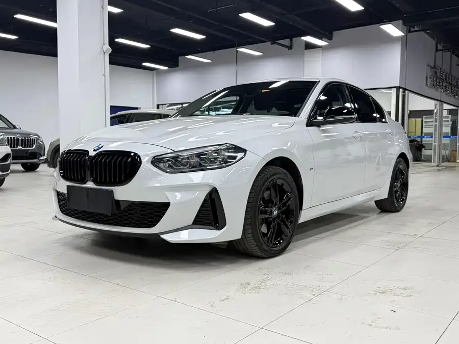 BMW 1 series BMW 1 Series 2022 120i M Sport Night Edition 2022 — фото 1, купить с доставкой в Москву