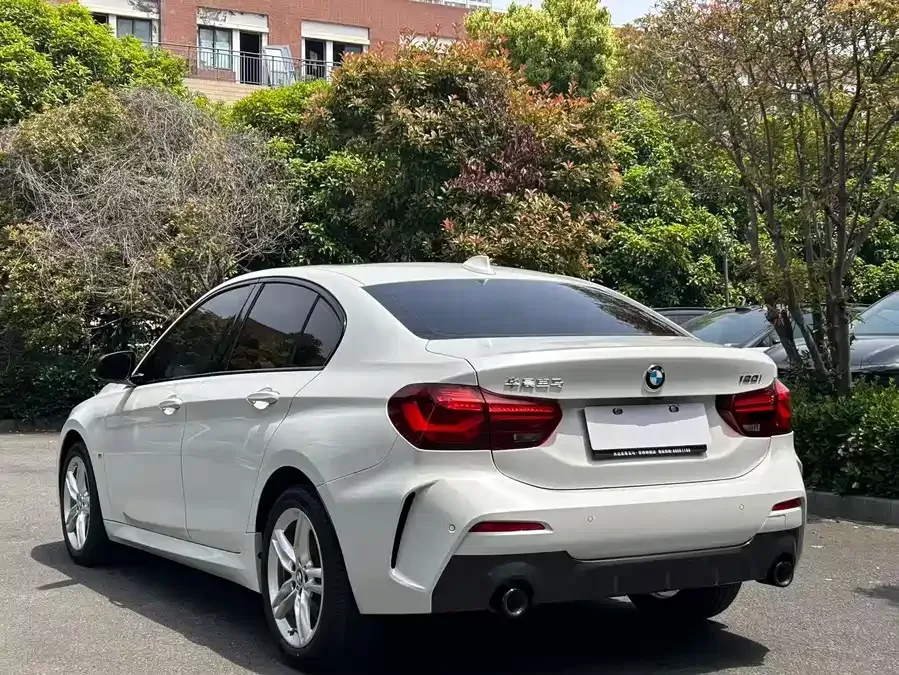 BMW 1 series BMW 1 Series 2023 120i M Sport Night Edition 2023 — миниатюра 3