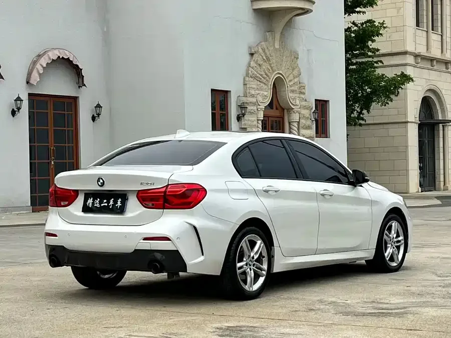 BMW 1 series BMW 1 Series 2022 120i M Sport Night Edition 2022 — миниатюра 2