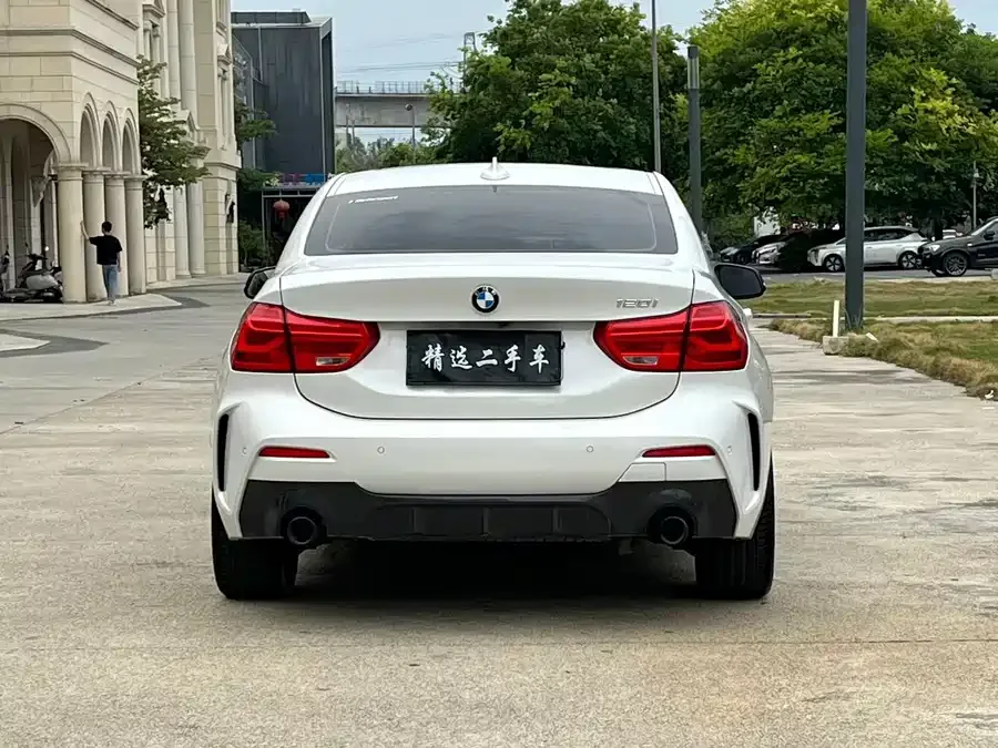BMW 1 Series BMW 1 Series 2022 120i M Sport Night Edition 2022 — миниатюра 4