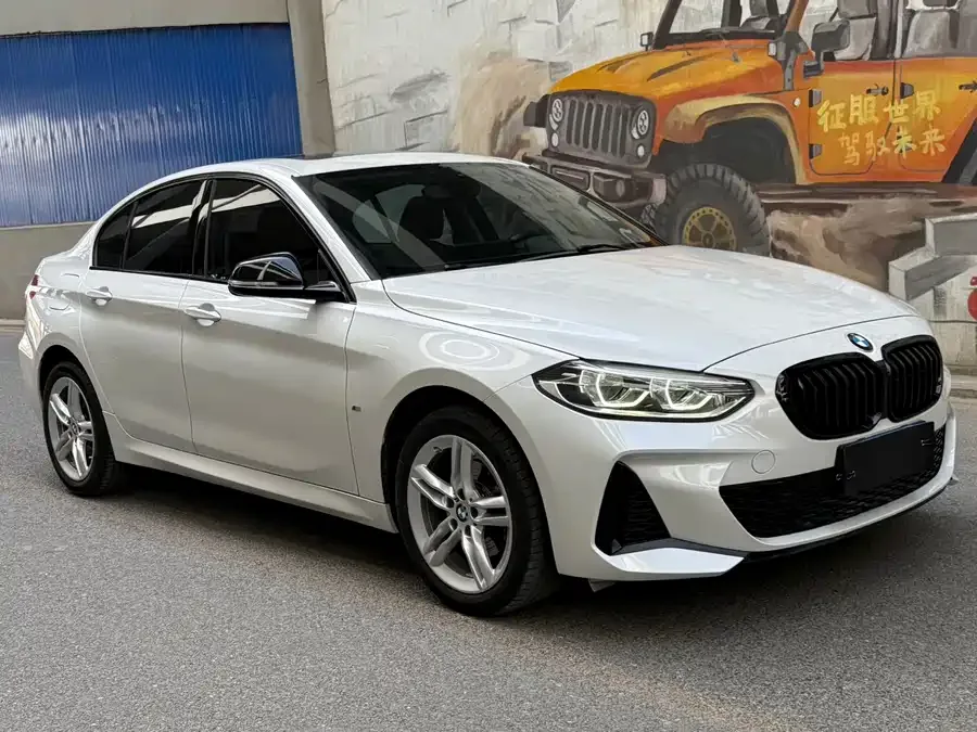 BMW 1 series BMW 1 Series 2021 facelift 120i M Sport Night Edition 2023 — миниатюра 3