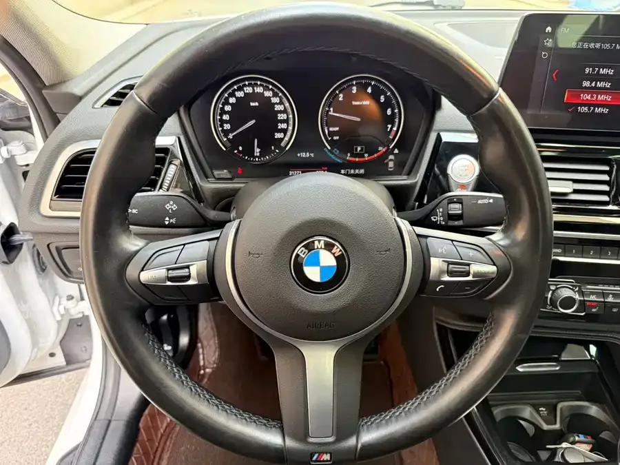 BMW 1 series BMW 1 Series 2021 facelift 120i M Sport Night Edition 2023 — миниатюра 5