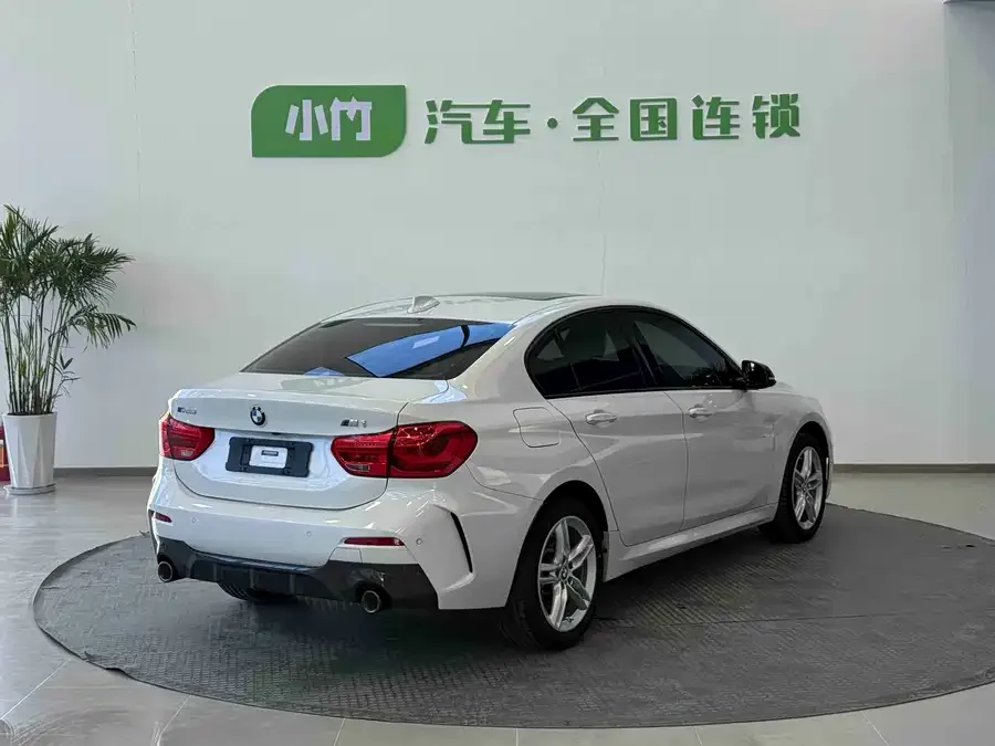 BMW 1 series BMW 1 Series 2022 120i M Sport Night Edition 2022 — миниатюра 4