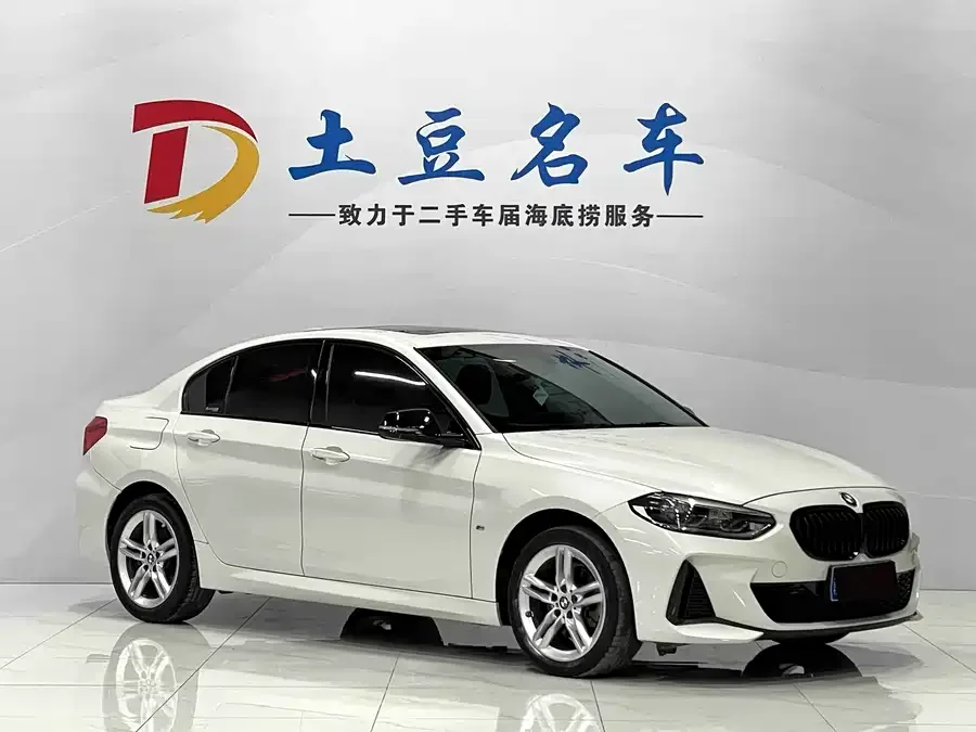 BMW 1 series BMW 1 Series 2021 120i M Sport Night Edition 2022 — миниатюра 3