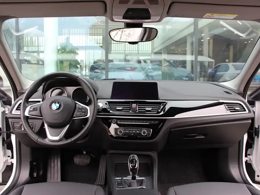 BMW 1 series BMW 1 Series 2022 120i M Sport Edition 2022 — миниатюра 3
