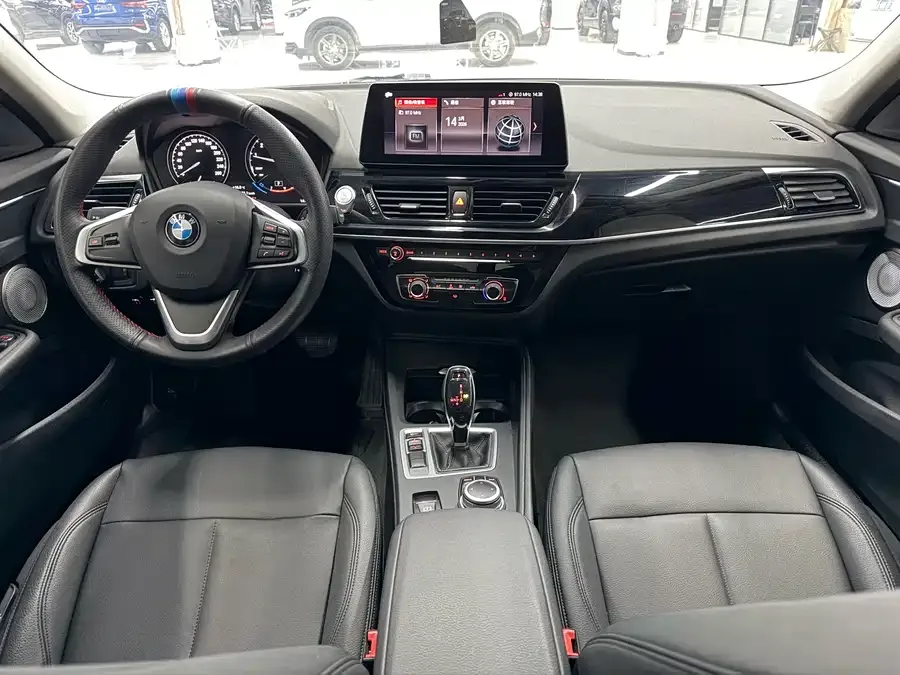 BMW 1 series BMW 1 Series 2021 facelift 120i M Sport 2022 — миниатюра 4