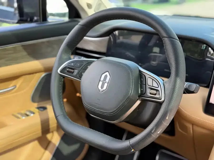 AITO M5 M5 2022 Extended Range 4WD Performance Edition 2022 — миниатюра 3