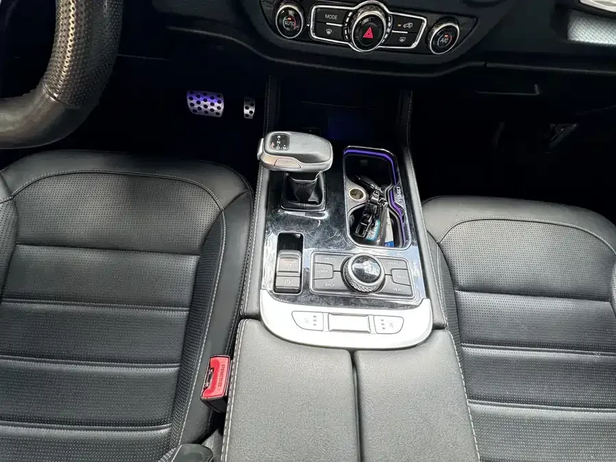 BAIC BJ40 Beijing Off-road BJ40 2023 2.0T Automatic 4WD Touring Tower Champion Edition 2023 — миниатюра 3