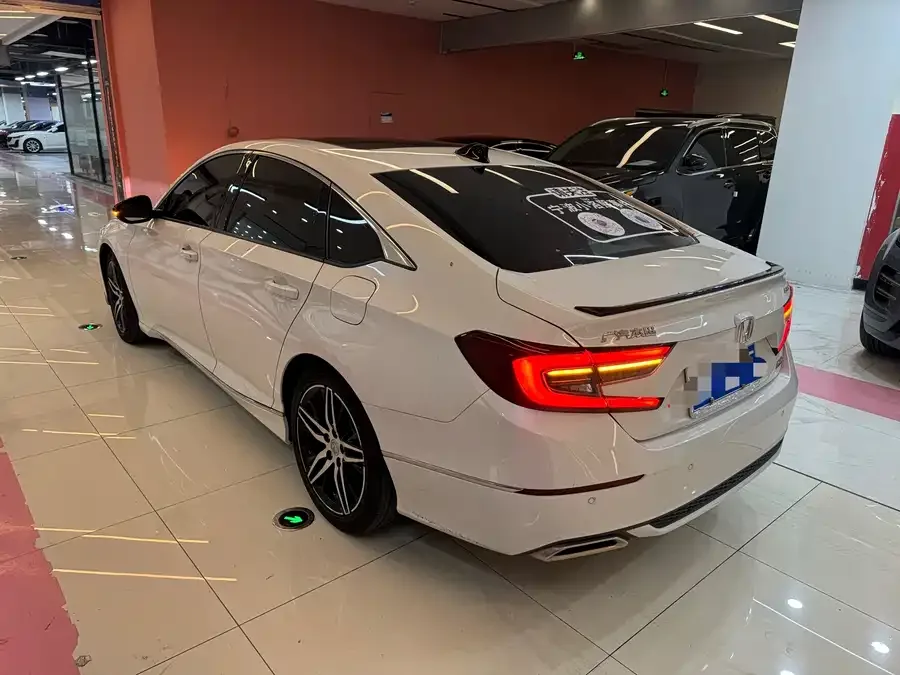 Honda Accord 2022 Accord 260TURBO Fantasy NightFlagship Edition 2022 — миниатюра 4