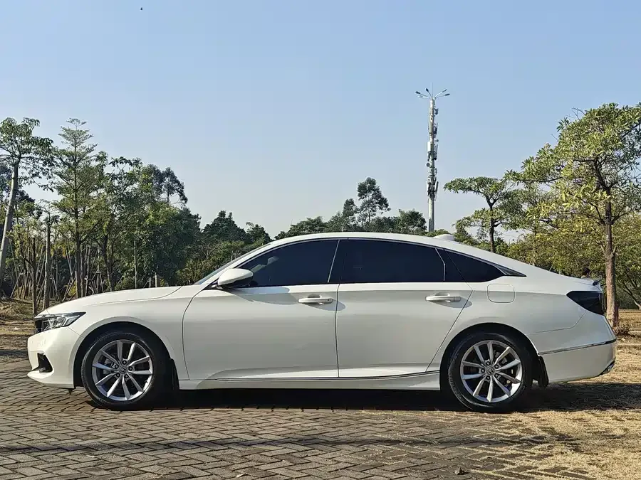 Honda Accord Accord 2022 260TURBO Deluxe Edition 2022 — миниатюра 2