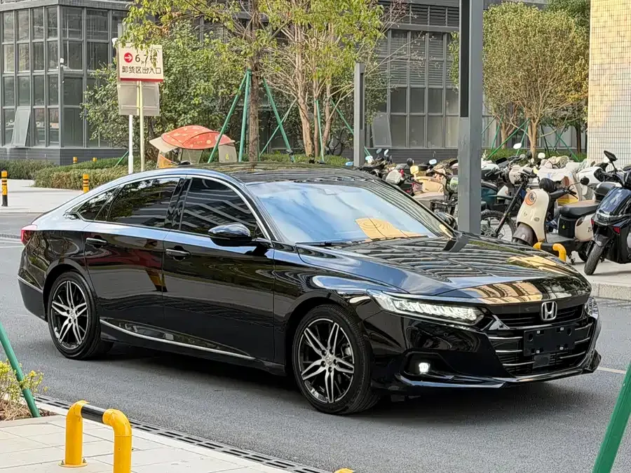 Honda Accord 2022 Accord 260TURBO Fantasy Night Premium Edition 2023 — миниатюра 3