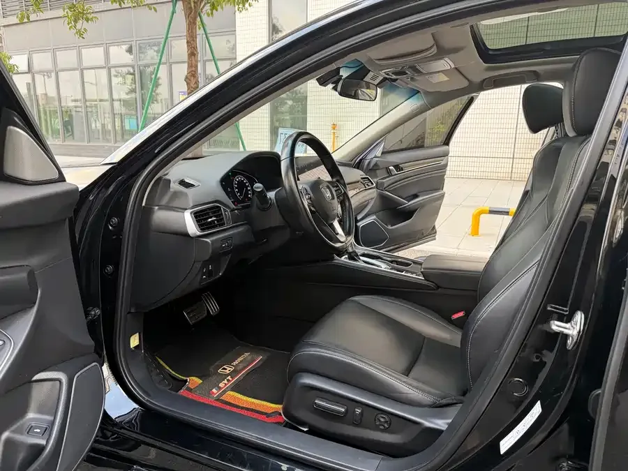 Honda Accord 2022 Accord 260TURBO Fantasy Night Premium Edition 2023 — миниатюра 4