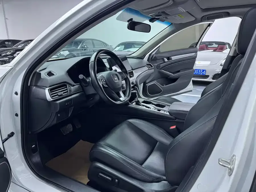 Honda Accord Accord 2022 260TURBO Deluxe Edition 2022 — миниатюра 2