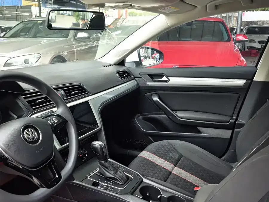 Volkswagen Lamando Lingdu 2021 280TSI DSG Comfort Edition 2022 — миниатюра 5