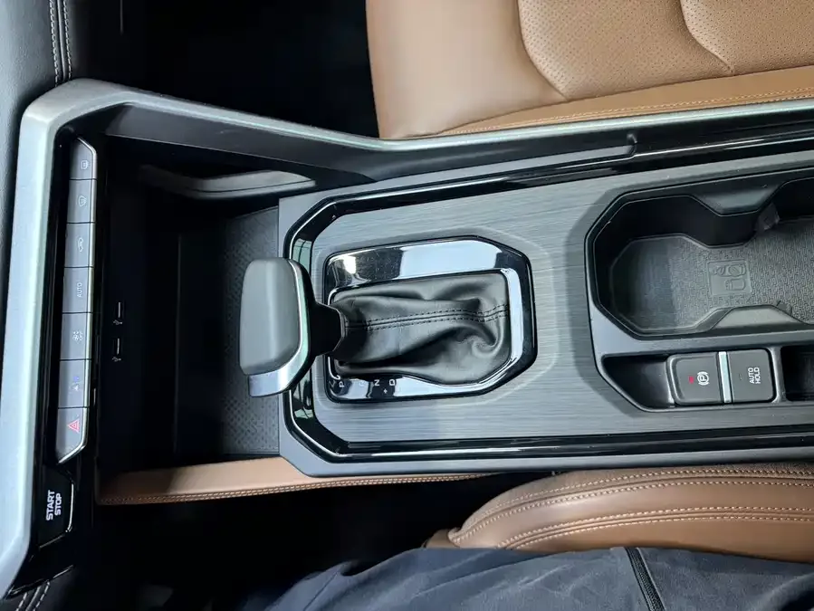 Geely Vision X6 Vision X6 2021 PRO 1.4T Automatic Premium Edition 2022 — миниатюра 4