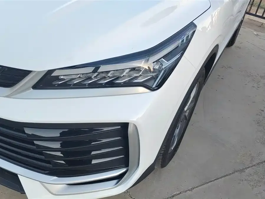 Geely Coolray SX11 Geely Binyue 2025 Model Binyue L 1.5TD DCT Star Diamond 2025 — миниатюра 5