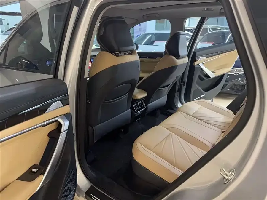 Geely Atlas L Boyue L 2023 1.5TD DCT Premium Edition 2023 — миниатюра 3