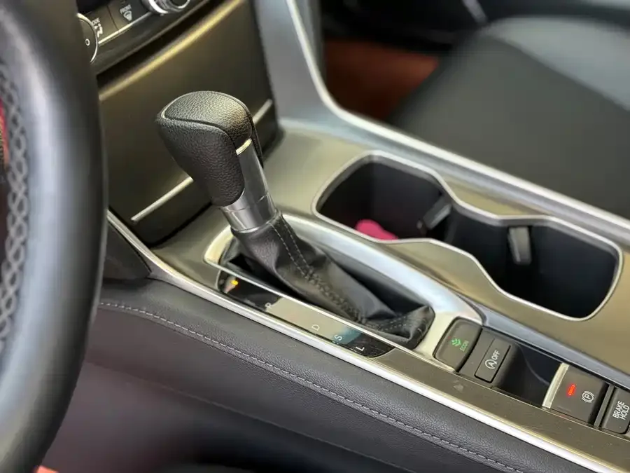 Honda Accord Accord 2022 260TURBO Deluxe Edition 2022 — миниатюра 4