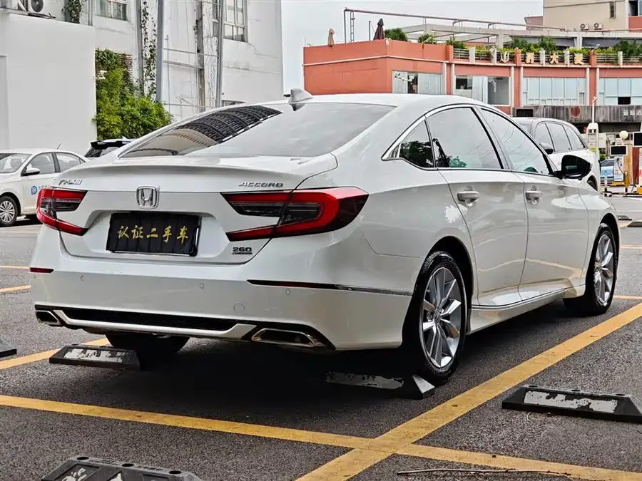 Honda Accord Accord 2022 260TURBO Deluxe Edition 2022 — миниатюра 2